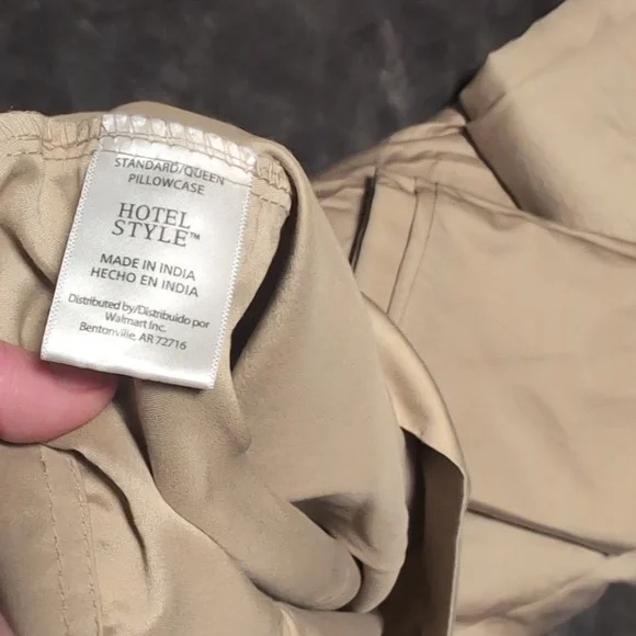 Beige Hotel Style fullsize bed sheets - Picture 2 of 4